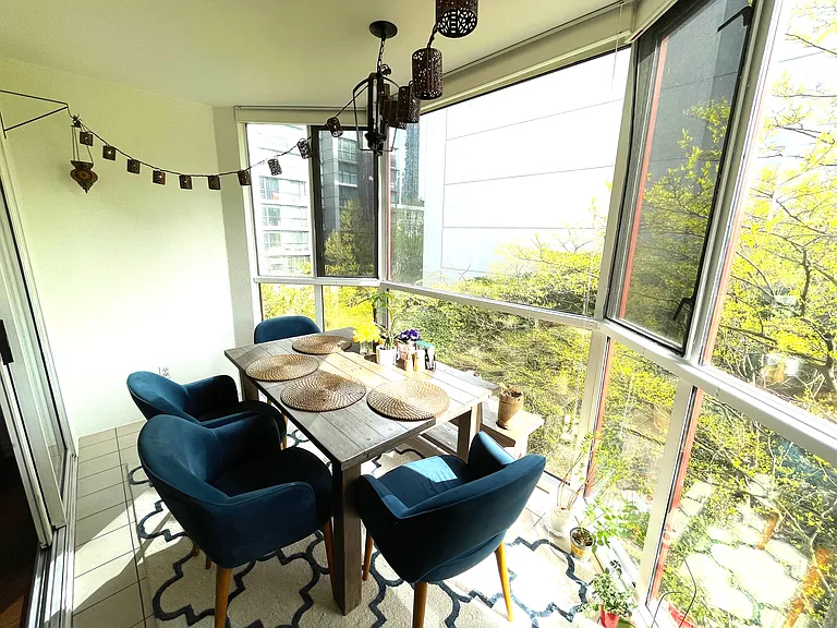 811 Helmcken St #407 — Photo 2