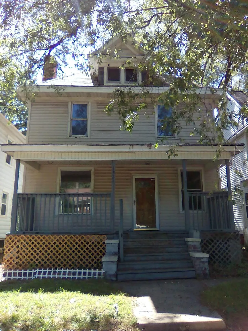 1421 N Sheridan Rd photo 1