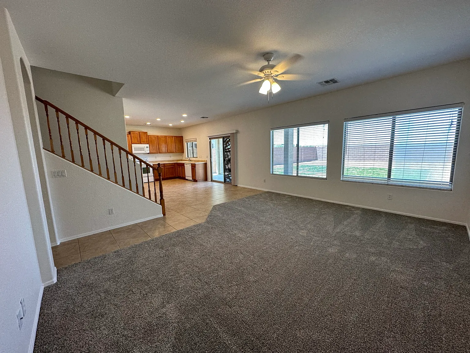 4 bed, 2560 sqft, $2,100 — Photo 4
