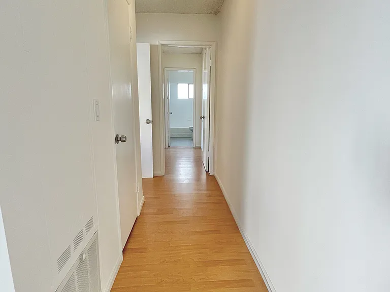 4254 W 5th St #1 — Photo 8