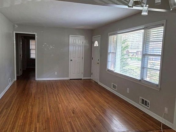 3rd image of 136 Hillsdale Dr SE