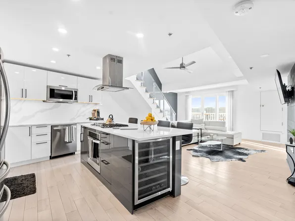 348 Rantoul St Unit 302, Beverly, MA 01915