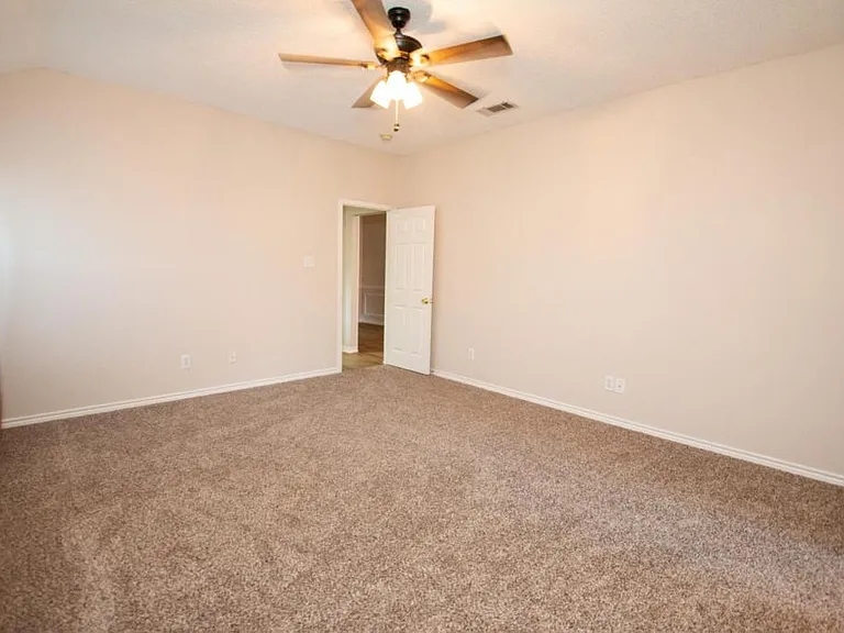 1902 Thornhill Way — Photo 8