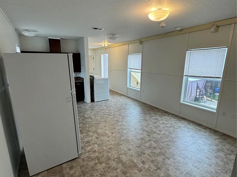 146 Dolphin Hbr N — Photo 11