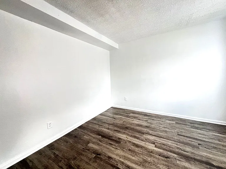 St George Apartments — Photo 64
