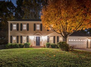 12238 Ox Hill Rd, Fairfax, VA 22033