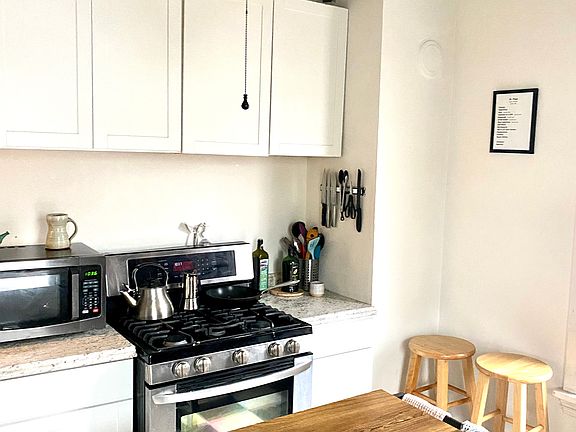 3rd image of 2201 Harriet Ave APT 1