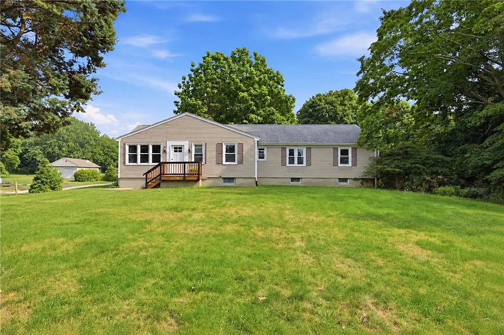 4 bed, 1.5 bath, 2250 sqft, $3,500 — Photo 1