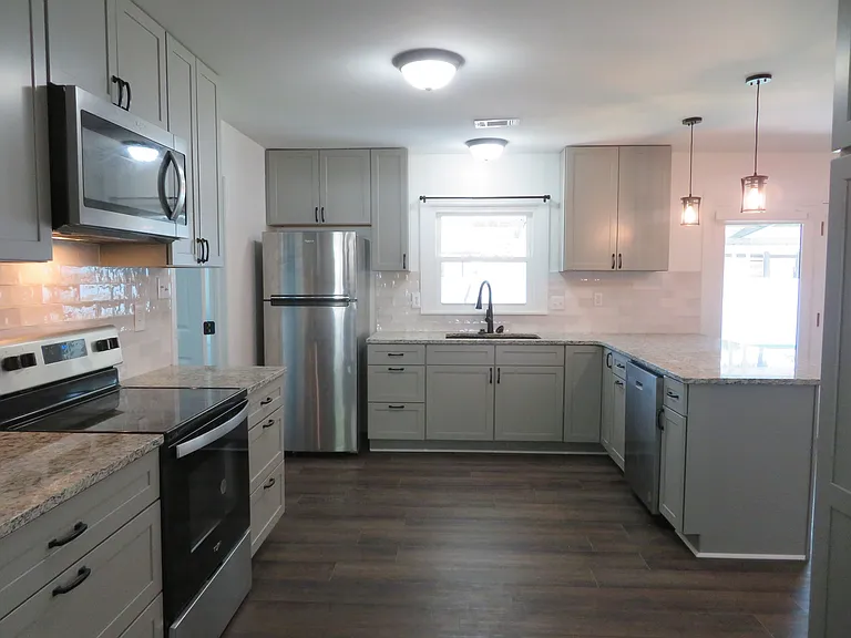7895 Pavilion Dr — Photo 11