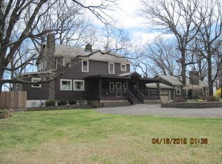 128 Rock Rd W, Green Brook, NJ 08812