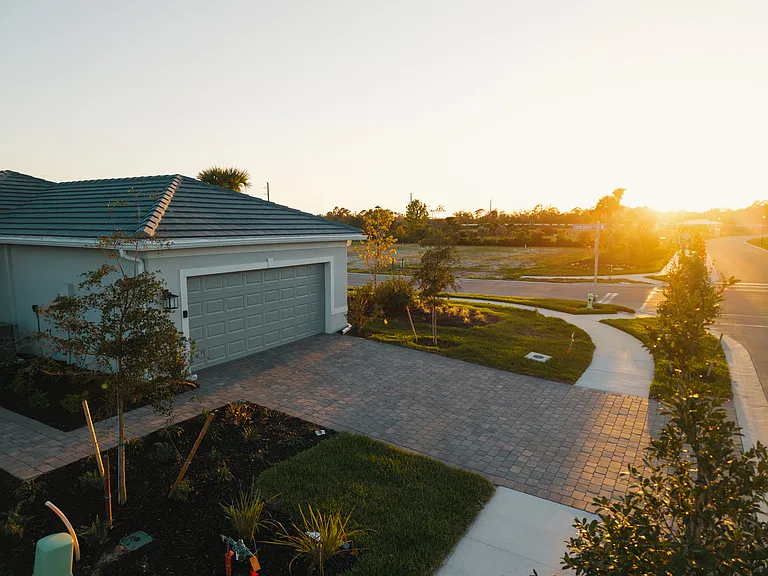 Coral Harbour Dr — Photo 6
