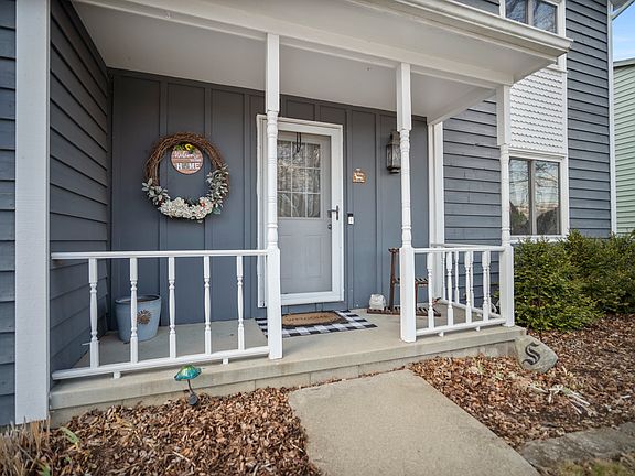 2nd image of 1015 Primrose Ln