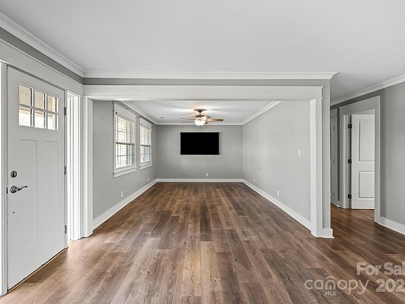 4th image of 115 Greenview Dr