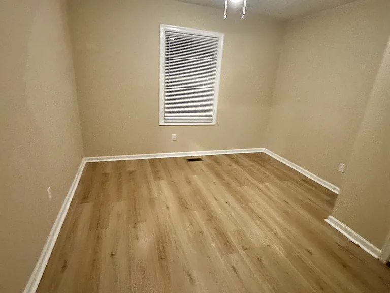 119 Lassiter Dr — Photo 2