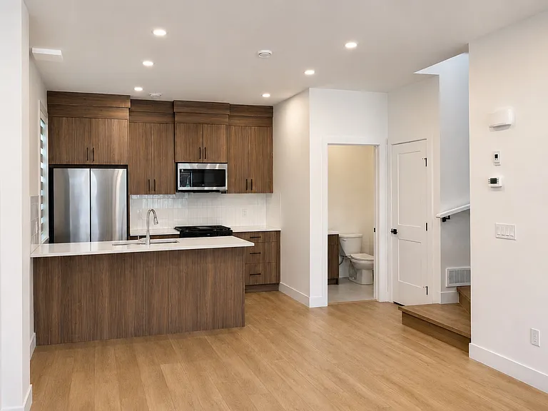 515 17th Ave NW #3 — Photo 6