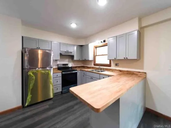 132 Red Top Rd, Wallkill, NY 12589