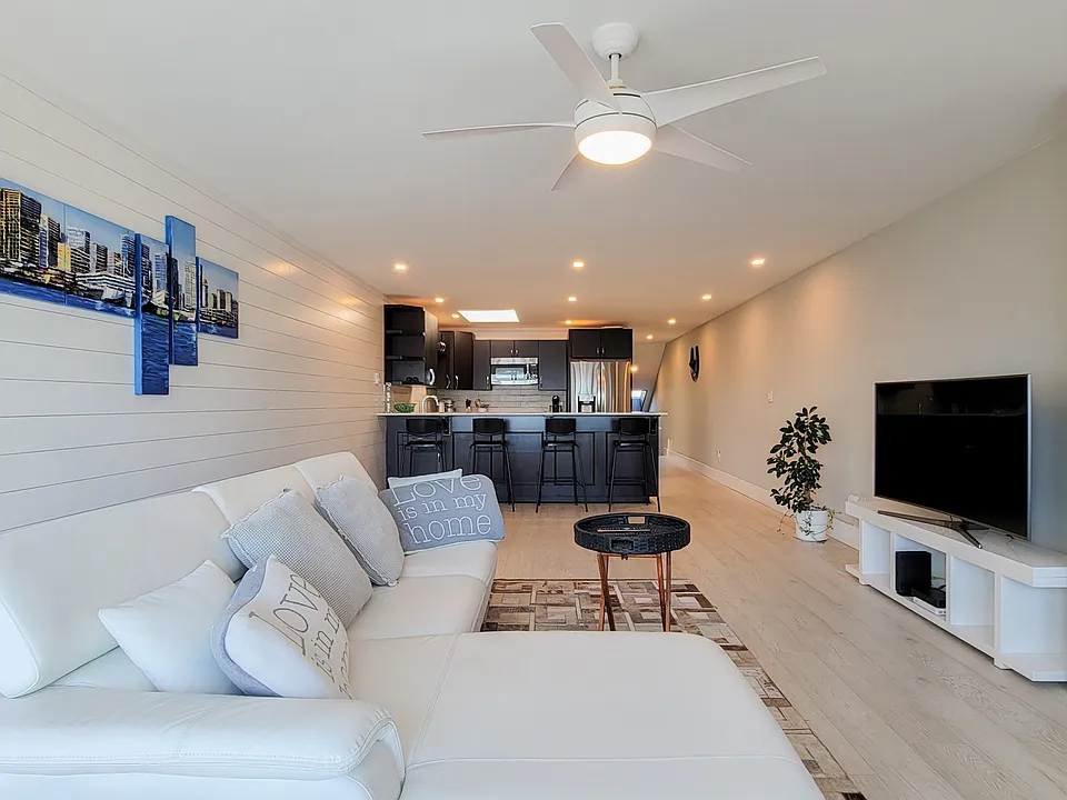 14899 Marine Dr
