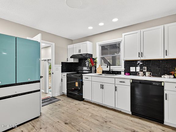 3rd image of 3202 S College Road S