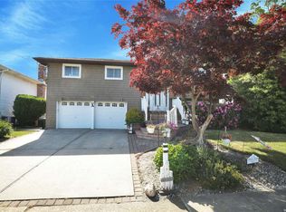 2694 Bryant Dr, Seaford, NY 11783