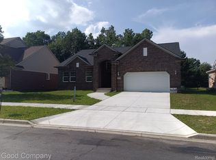 25822 Cove Creek Dr, Taylor, MI 48180