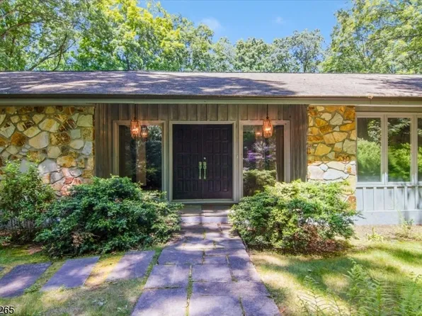 6 Green Hills Rd, Mendham Twp., NJ 07945