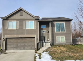 19606 R St, Omaha, NE 68135