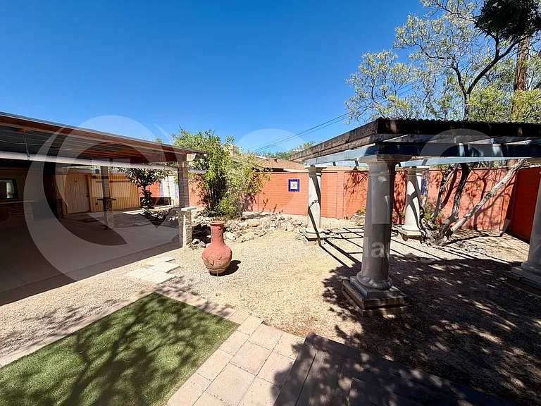 2526 E Allen Rd — Photo 19
