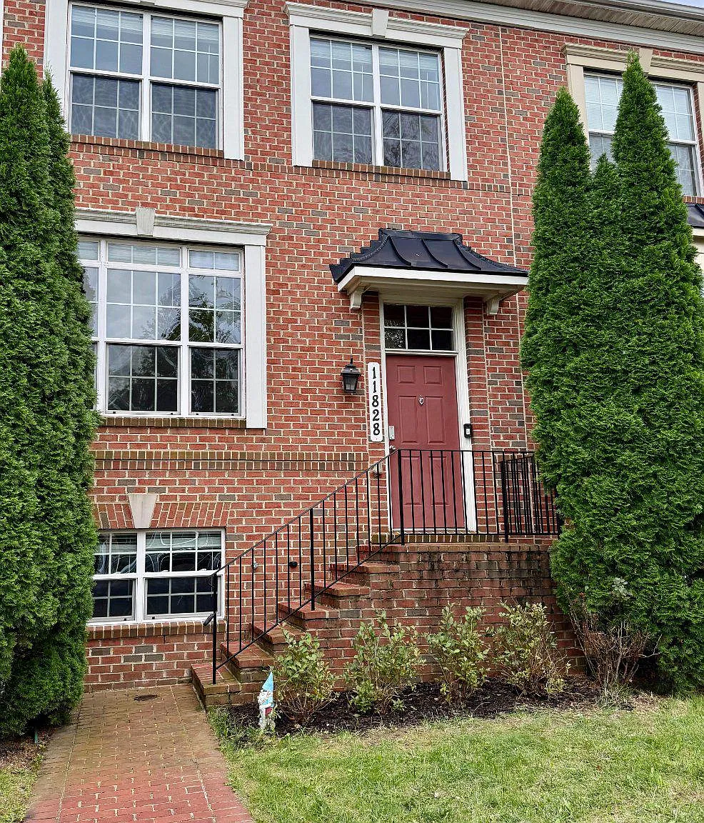 3 bed, 3.5 bath, 2328 sqft, $3,200 — Photo 1