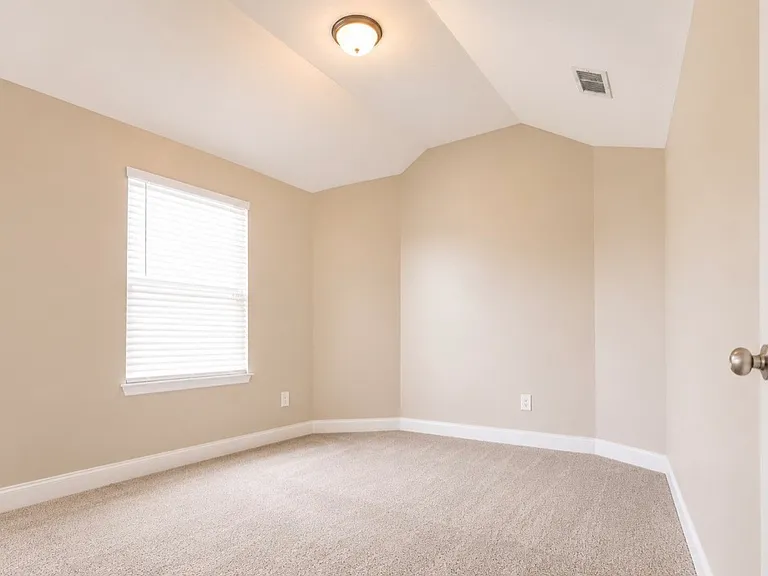 2252 Viking Ct — Photo 15