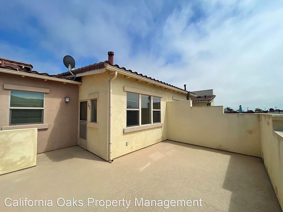 1st image of 1073 N Ventura Ave #202