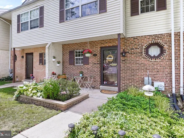 272 Carlyn Ct, Downingtown, PA 19335