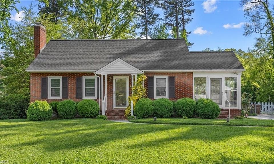 1st image of 2211 Villa Dr