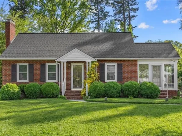 2211 Villa Dr, Greensboro, NC 27403