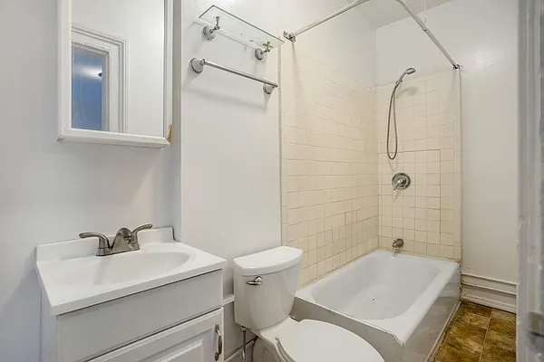 Rented by Moises Farhart, LREB | media 19