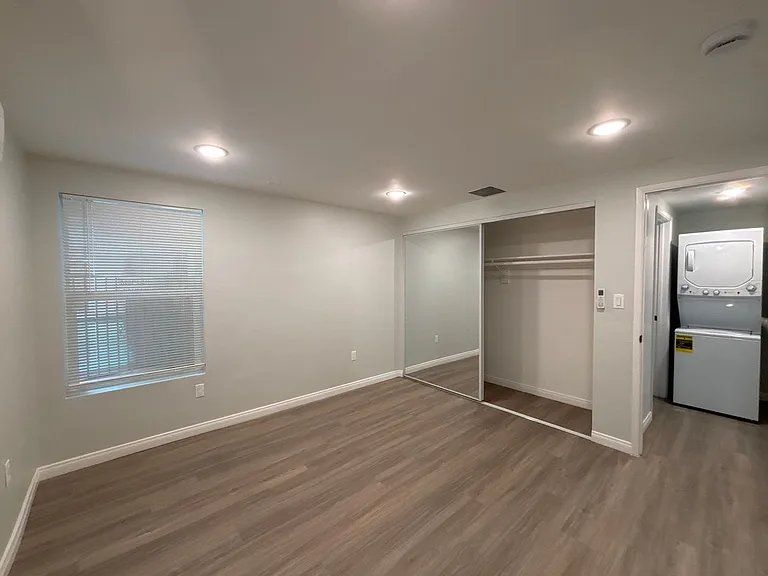 1635 North Martel Avenue — Photo 42
