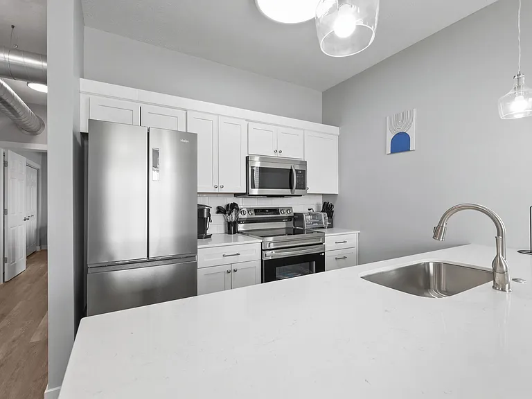 21 W 16th Street21 B02 Indianapolis #STREET21-B02 — Photo 3