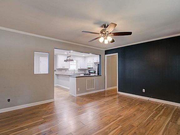 4th image of 131 Cardinal Dr