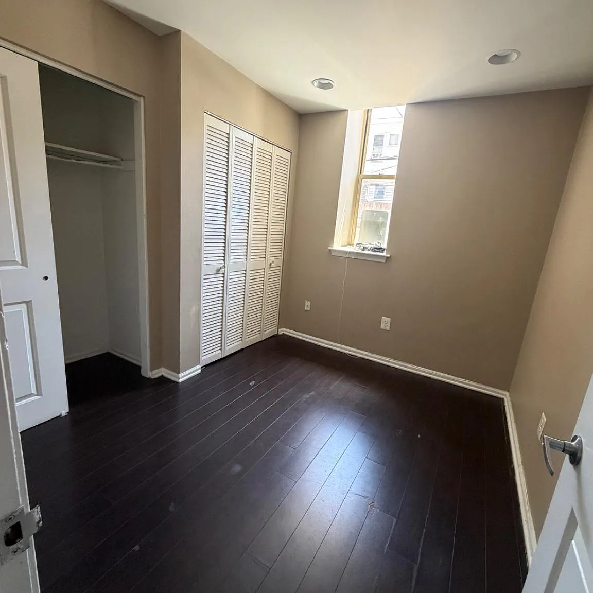 1 bed, 1.0 bath, 7200 sqft, $1,300 — Photo 3