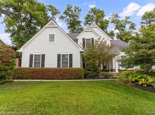 2028 Applebrook Dr, Commerce Township, MI 48382