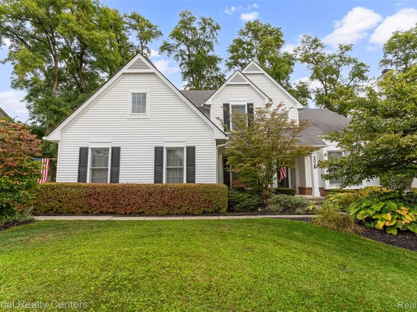 2028 Applebrook Dr, Commerce Township, MI 48382