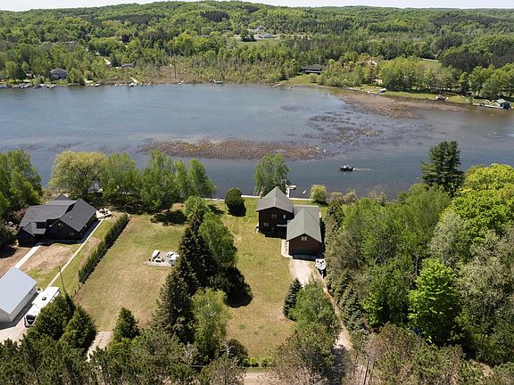 3rd image of 345 N Twin Pines Dr