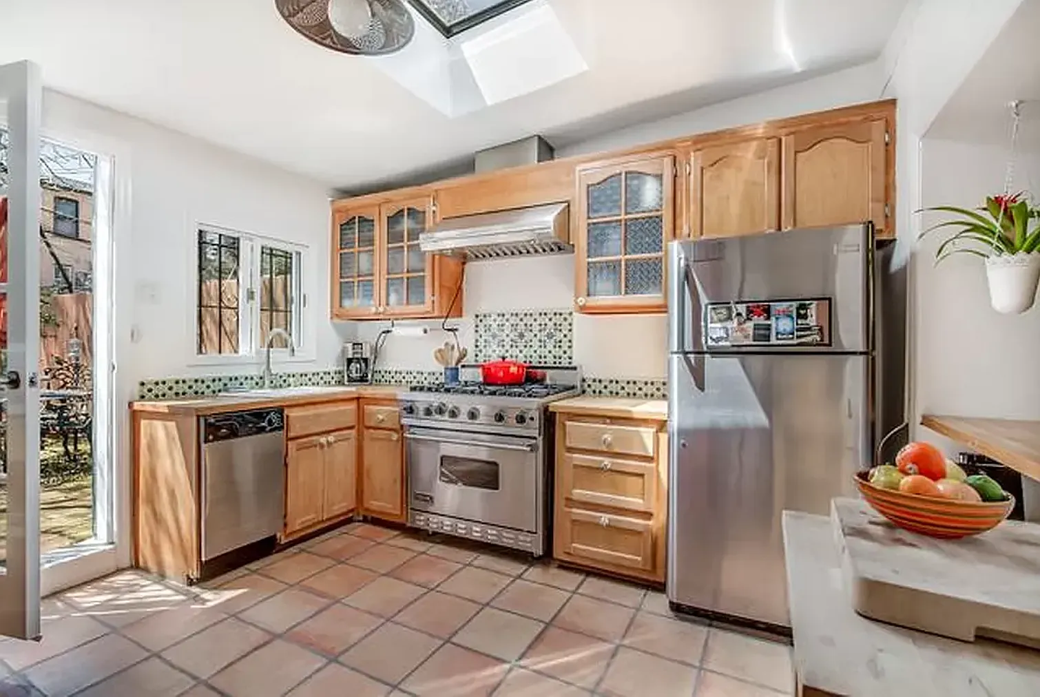 648 Union Street — Photo 1