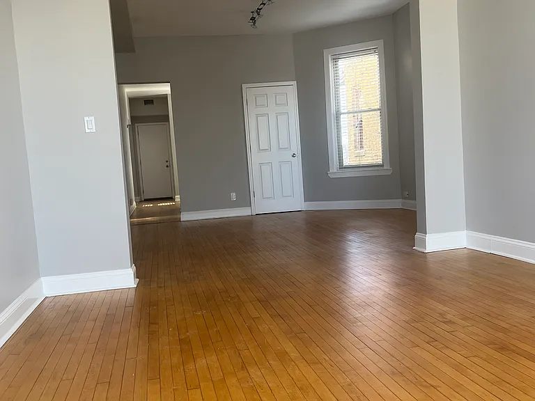 3345 N Troy St #3 — Photo 2