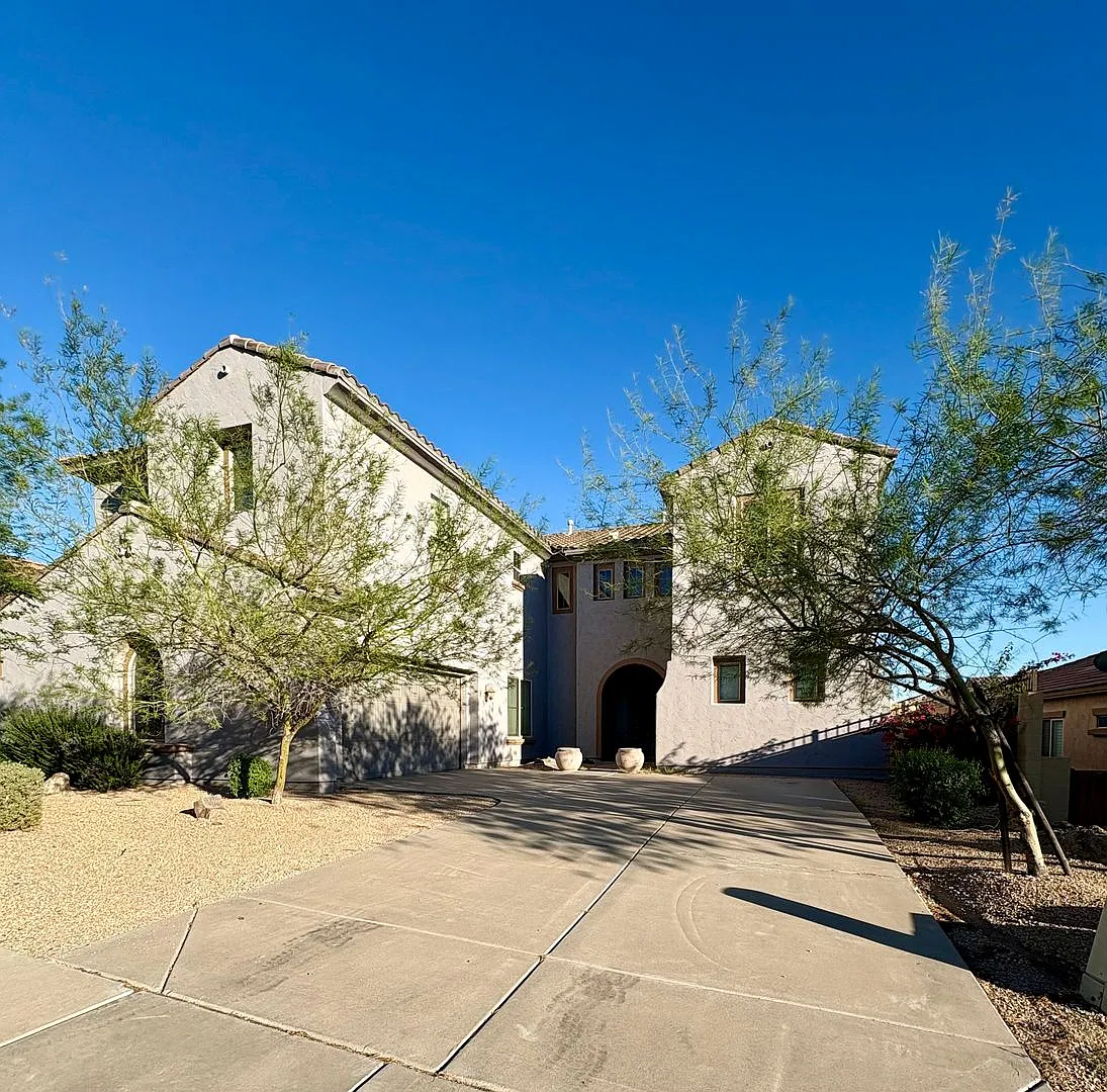 Available Now - Spacious 4 Bedroom Home With Private Pool In West Wing Peoria — Photo 2