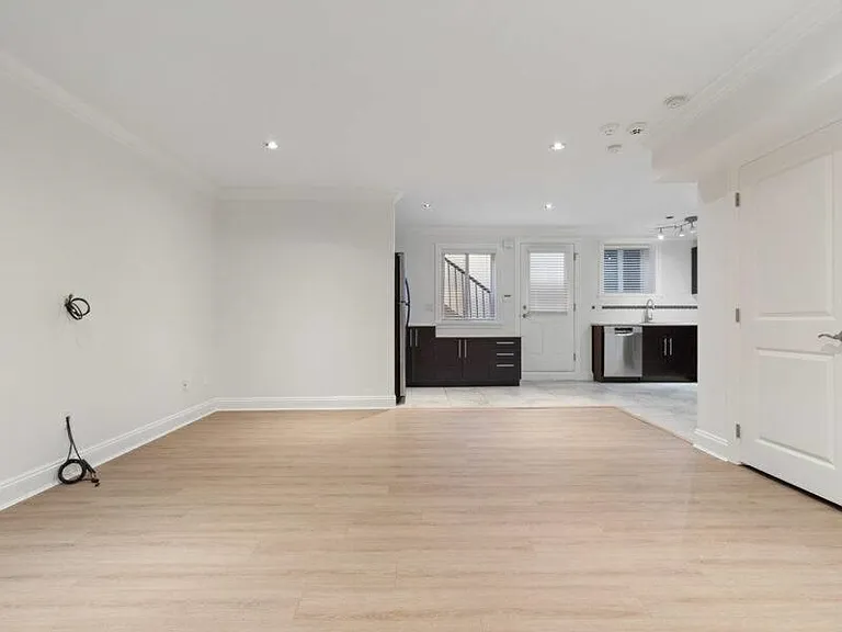 4352 Carolyn Dr #BASEMENT — Photo 8