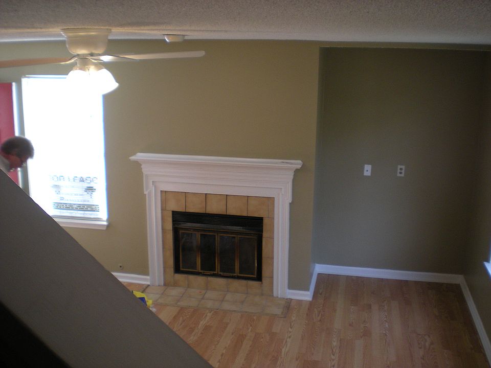 Living Room with fireplace