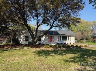 6906 Old Forge Dr, Charlotte, NC 28226