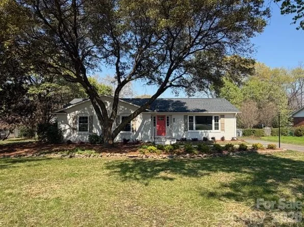 6906 Old Forge Dr, Charlotte, NC 28226