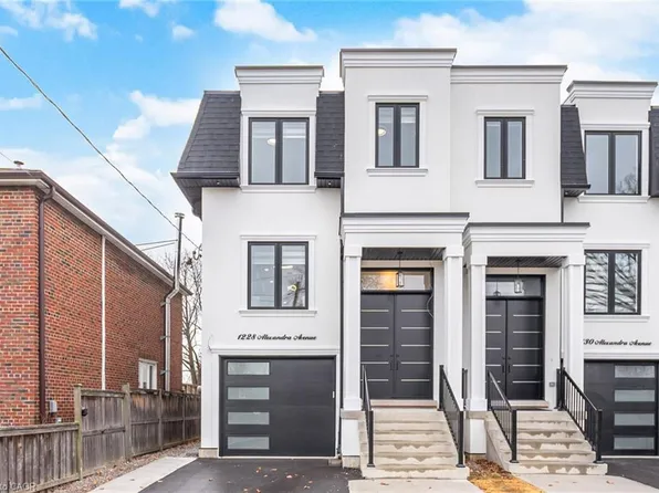 1228 Alexandra Ave, Mississauga, ON L5E 2A4
