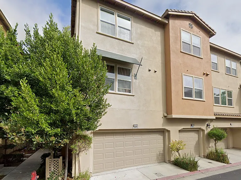 960 E Duane Ave — Photo 2